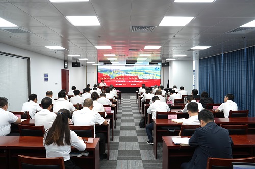 配图1 刘鹤.JPG